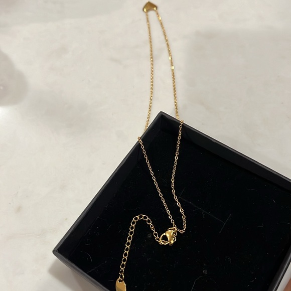 Venus Gold Heart Necklace - Picture 8 of 9